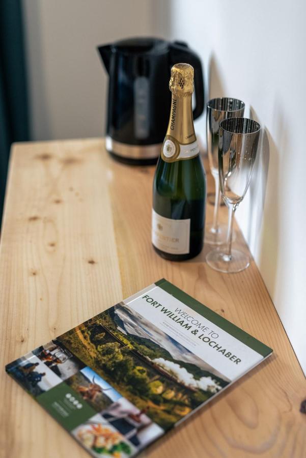 The Base Camp Hotel, Nevis Range フォート・ウィリアム エクステリア 写真